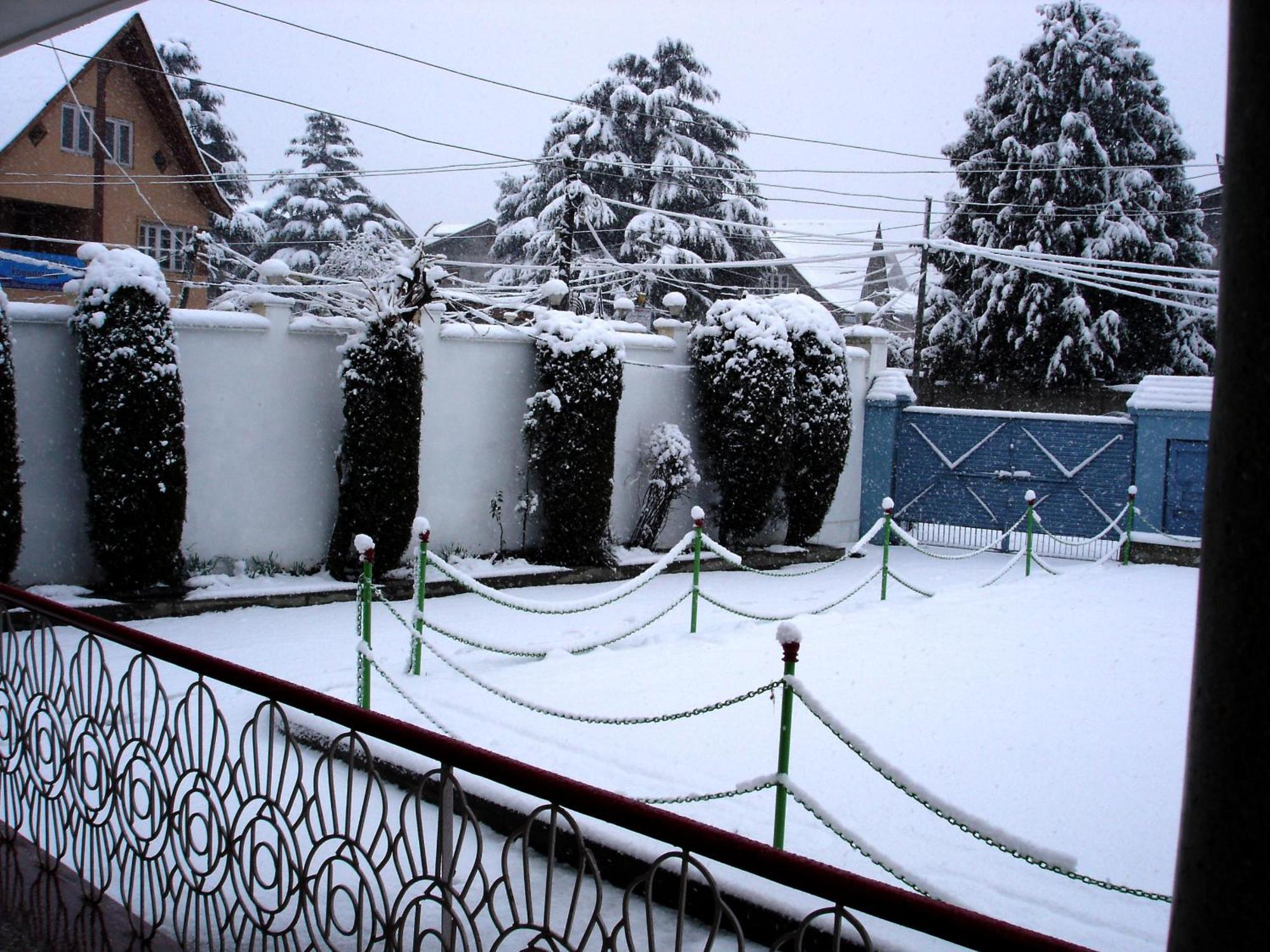 Ikraam Inn Bed&Breakfast Srīnagar Eksteriør bilde