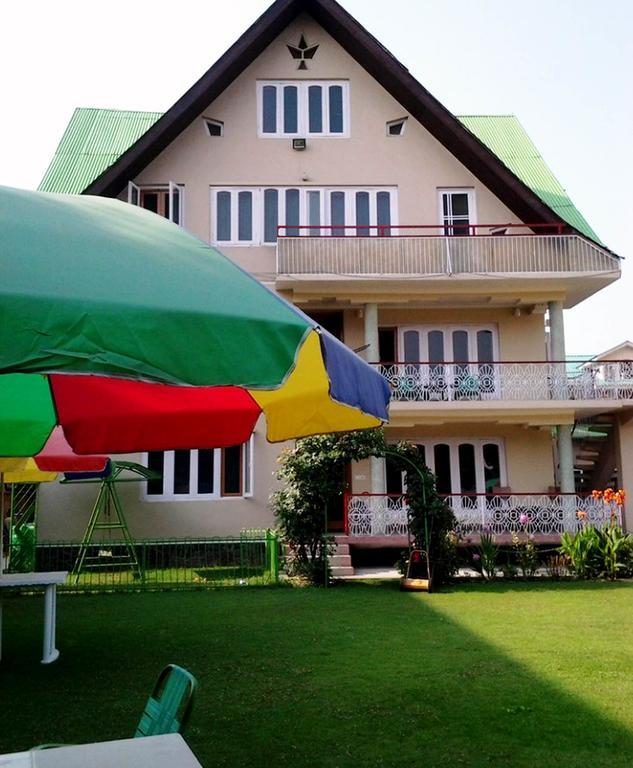 Ikraam Inn Bed&Breakfast Srīnagar Eksteriør bilde